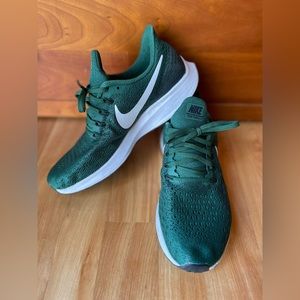 Nike Zoom Pegasus 35. Size 9. Color: Gorge Green